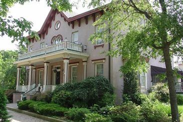 ベッドアンドブレックファースト The Doctor's Inn