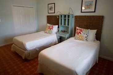 בית מלון כפרי Sandpebble Beach Club