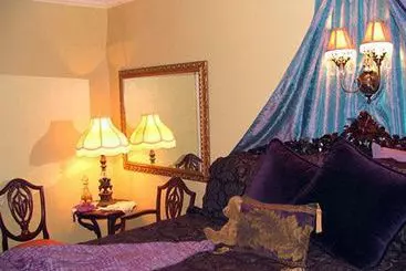 Larelle House Bed And Breakfast