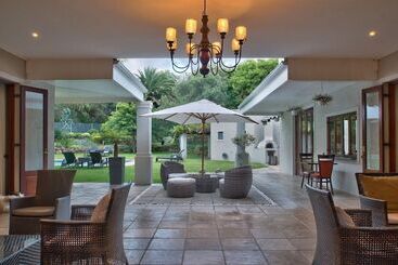 פנסיון Nova Constantia Boutique Residence