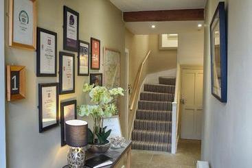 膳宿费 The Lansdowne