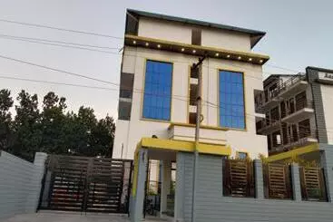 ホテル Abuzz Oxfordcaps Agrasen Boys Hostel, Dehradun