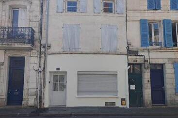 Aparthotel L Escale Niortaise   Centre Ville   10mn Gare   Wifi   Netflix