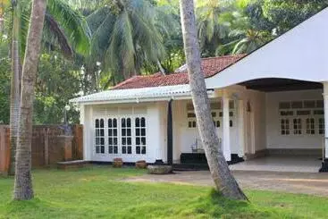 ペンション Tropical Colonial Retreat Minutes From The Beach
