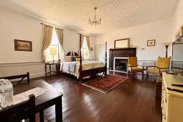 The Sunnyside Sisters Bed And Breakfast