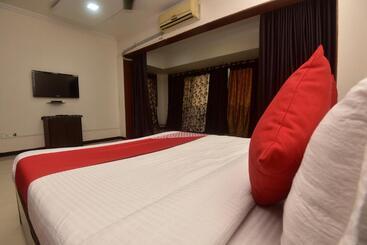 ホテル Oyo 19160 Dev Shelter