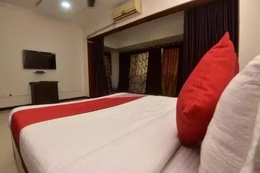 Otel Oyo 19160 Dev Shelter