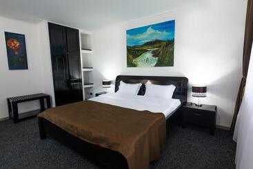 هتل Pensiunea Admiraz