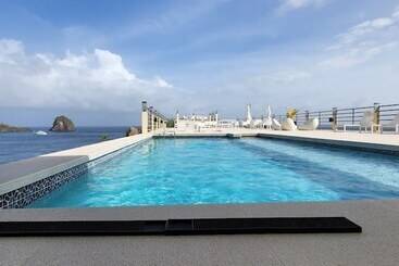 La Vue Boutique Hotel & Beach Club