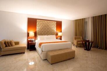 Johnwood Hotel By Bolton