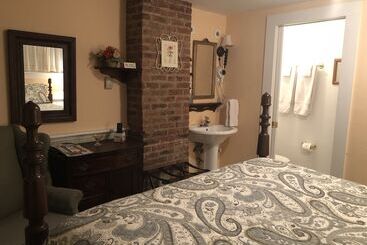 Alpine Haus Bed & Breakfast Inn