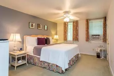 Holladay House Bed And Breakfast