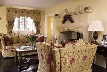 ホテル East House