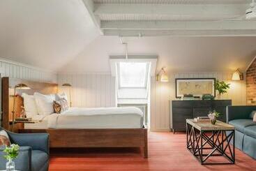 בית מלון כפרי Oakhurst Inn At The University