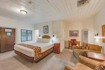 هتل The Historic Taos Inn