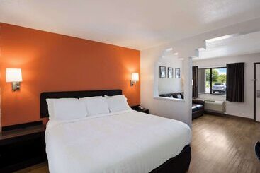 Motel Hill Country Inn And Suites