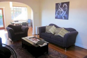 Апартаменты Hobart Gables