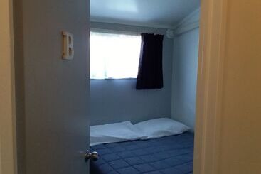 Microtel Lodge Hamilton   Hostel