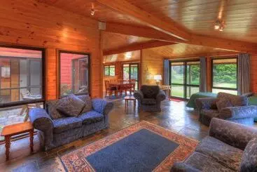 آپارتمانهای توریستها Dii Elduu House & Cottage
