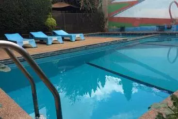 تختخواب و صبحانه Korona House