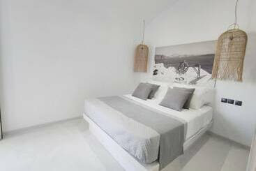 Otel Fira Cave Suites