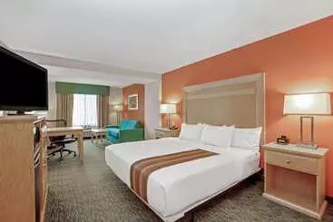 هتل La Quinta By Wyndham Grand Forks