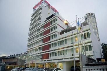 בית מלון כפרי Sentral Georgetown @ City Centre