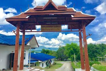 Hotel นาหินลาดรีสอร์ท Nahinlad Resort