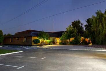 فندق على الطريق саби