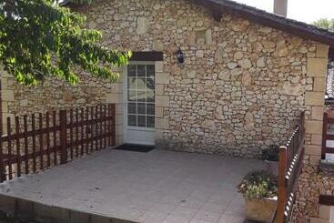 צימר Acacia/petunia