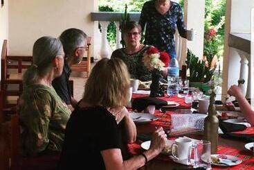 تختخواب و صبحانه Aivlys Lodge Kilimanjaro