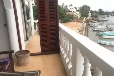 تختخواب و صبحانه Shela Bahari