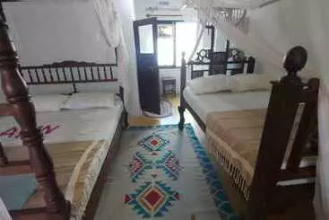 تختخواب و صبحانه Shela Bahari