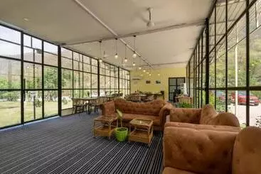 Hotelli Riverside Resort