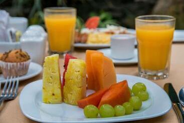 ホテル Wyndham Garden Guadalajara Expo Plaza Del Sol