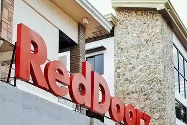 ホテル Reddoorz Hostel At Deomar Hometel & Farm Cafe Vigan Ilocos