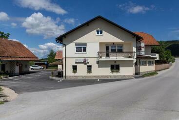 Pensione Guesthouse & Apartments Pri Stani
