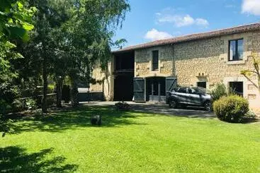 Aamiaismajoitus (B&B) Gîte Au Boom Coeur   Petit Déjeuner Inclus   Spa En Option