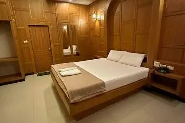 Motelli Hiend Sriracha Resort &