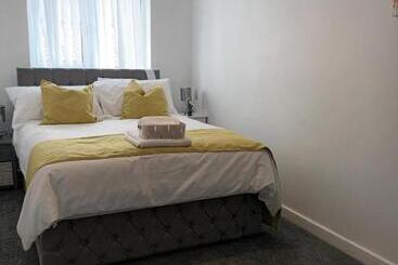 بنسيون Luxurious 4 Bed Adorable House In Willington