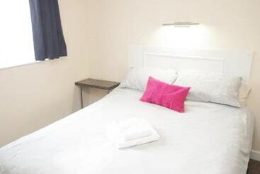 فندق The Rollason