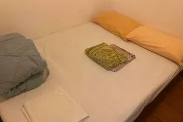 ベッドアンドブレックファースト Cheerful Room, Sharing Kitchen In A Cosy Family Art House, Ideal For One Person Or Couple