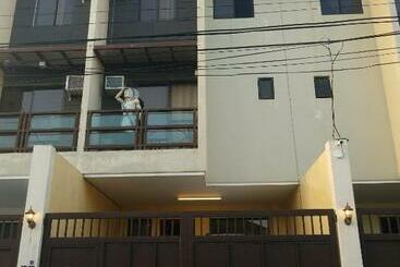 فندق صغير Skylab Guesthouse