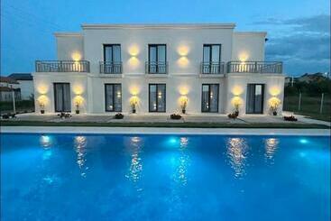 Aamiaismajoitus (B&B) Villa Gyos