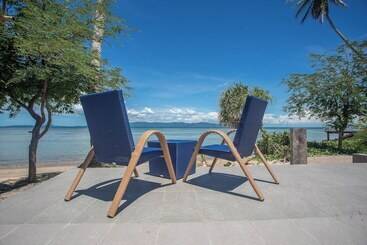 ホテル Absolute Beachfront Villas