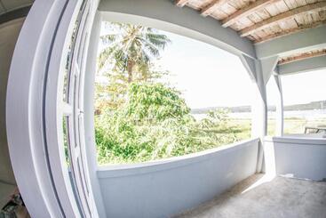 Пансион Nias Surf Stay