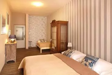 هتل Penzion Kostnický Dům