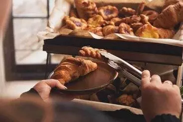 Отель The Globe