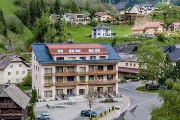 ツーリストアパートメント Quercus Appartements