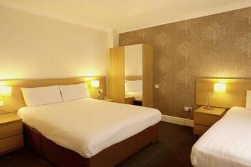 Отель Ashley Victoria